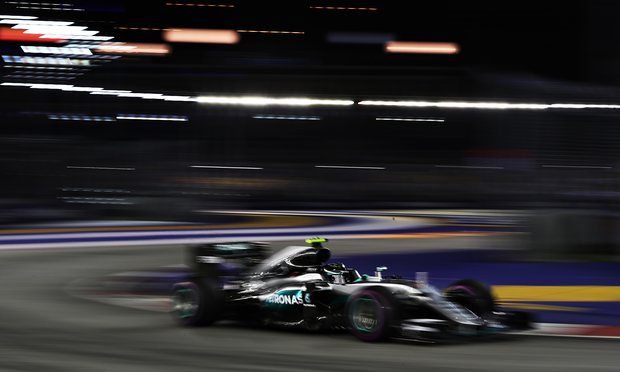 Rosberg wins Singapore GP; retakes lead over Hamilton in title race