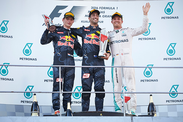 Hamilton flames out of Malaysian GP; Rosberg finishes third