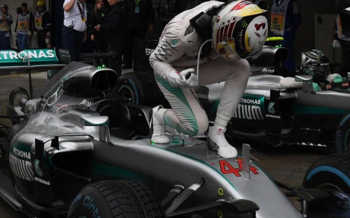 Hamilton takes Brazilian Grand Prix, stays in hunt for title