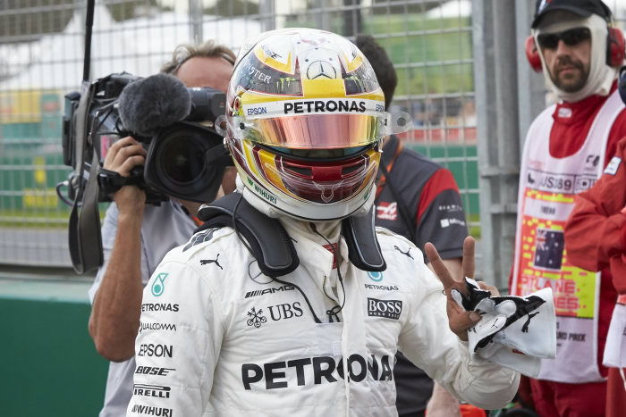 Lewis Hamilton kicks off the 2017 F1 season in pole position