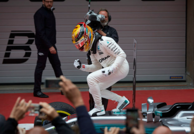 Lewis hamilton wins 2017 Chinese GP