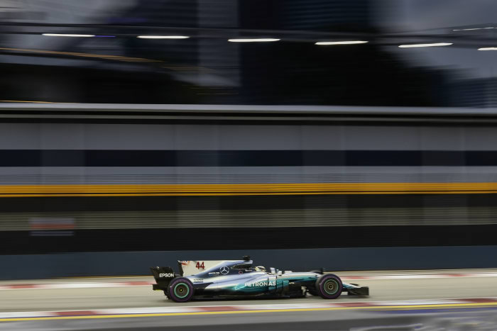 Mercedes struggles in Singapore GP qualifying
