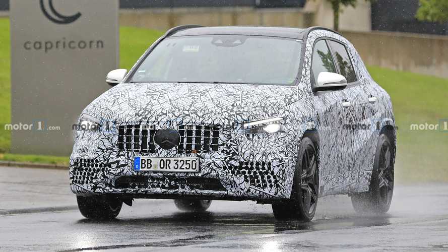 21 Mercedes Amg Gla 45 S Spied Under The Rain Benzinsider Com A Mercedes Benz Fan Blog