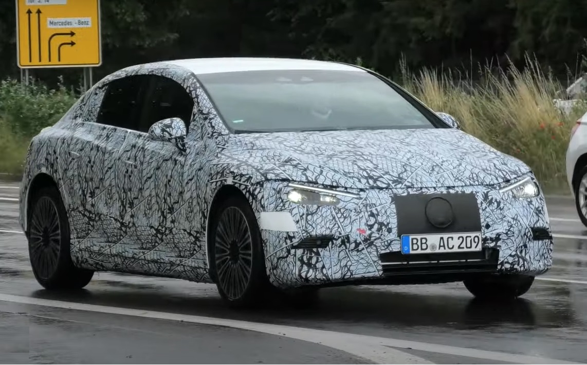 Mercedes Benz EQE - All-New Mercedes-Benz EQE Spied on the Road