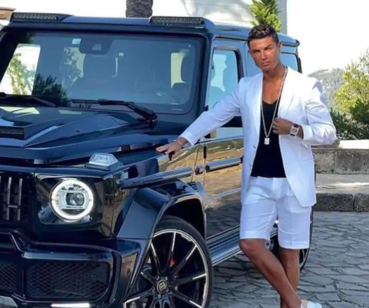 Cristiano Ronaldo Poses with his Brabus Mercedes-AMG G63