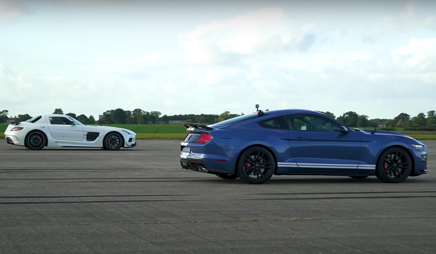 Mercedes-Benz SLS AMG Black Series Vs Mustang Shelby GT500 in a Drag Race