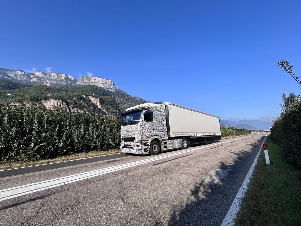 Mercedes-Benz eActros Prototype