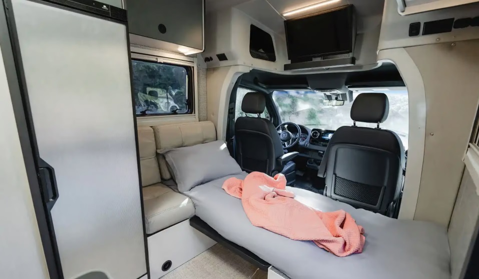 Introducing the All-New Winnebago EKKO Sprinter 