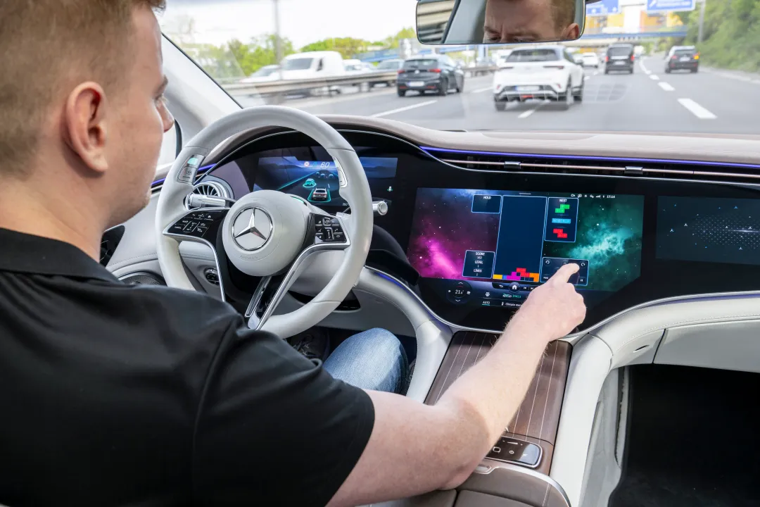 Mercedes Vehicle Tracking Systems
